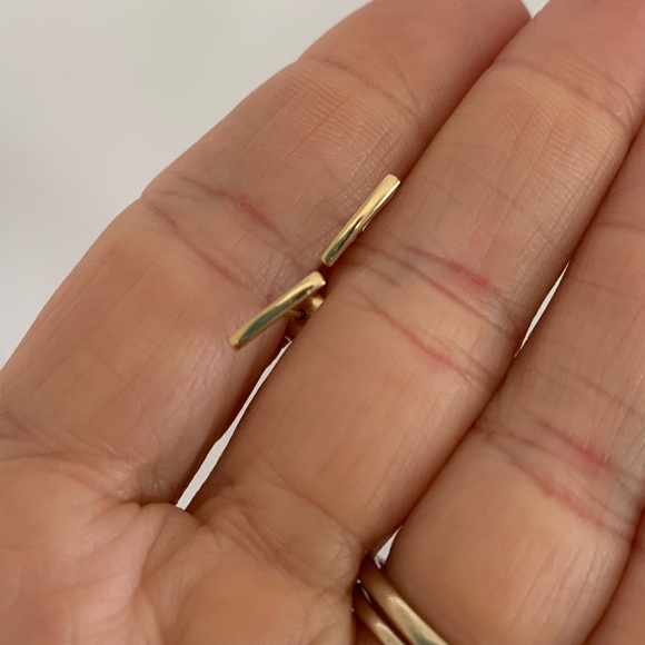 Mejuri Jewelry - Mejuri 14k Gold Bar Stud earrings